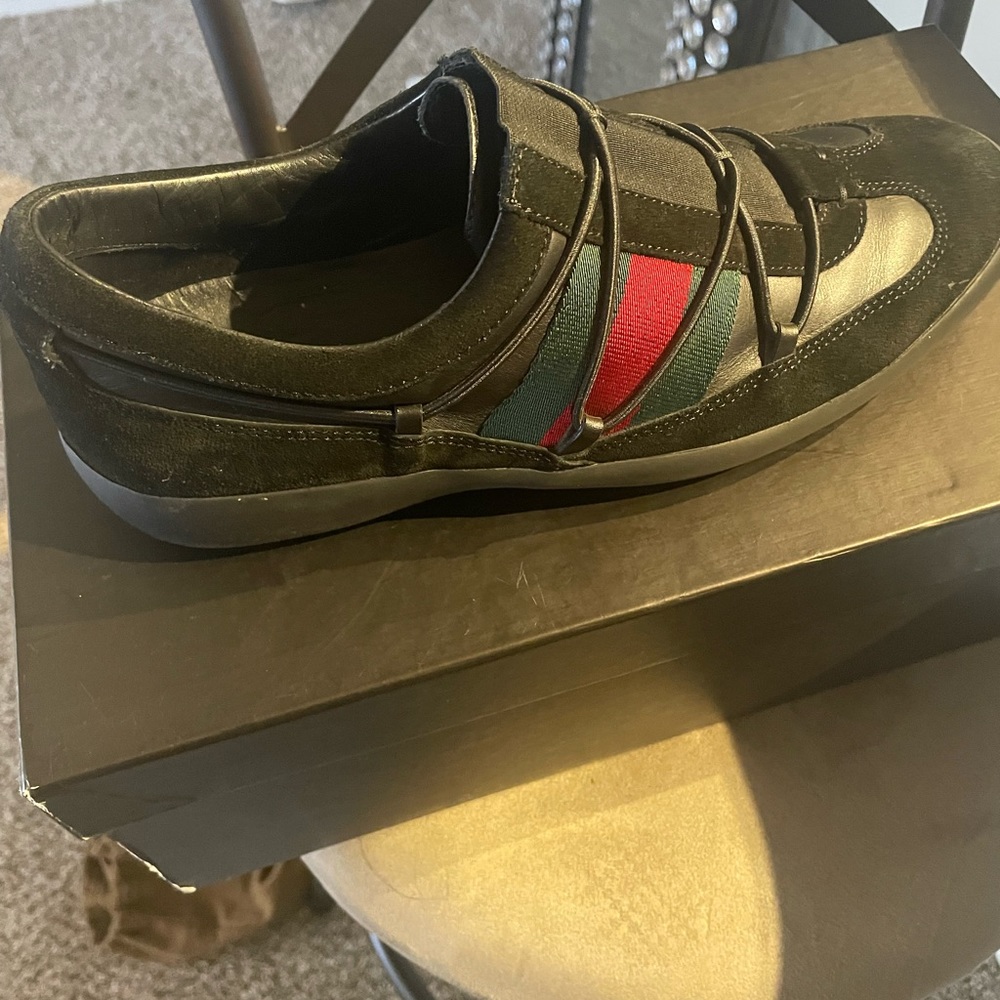 Authentic womens Gucci vintage suede sneakers size 7
